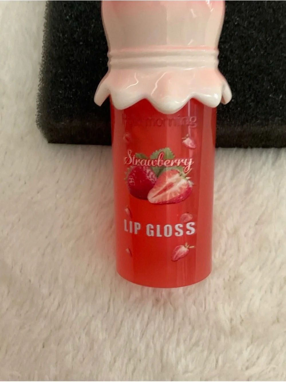 Strawberry Shine Lip Gloss – Pink & Red Glow